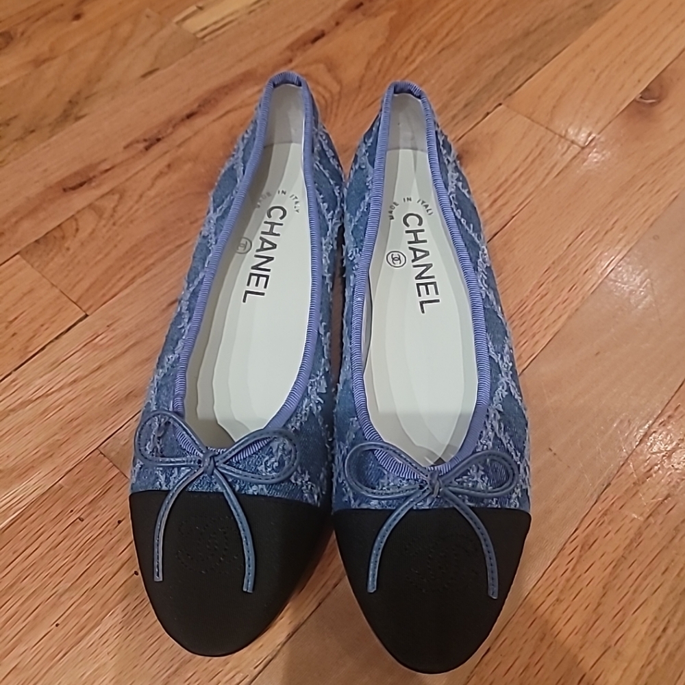 New Chanel Size 38/8 Blue & Black Flats